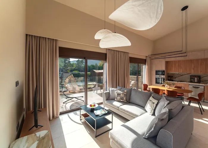 Estate Irianna 4 Bedroom Private Pool & 2 Bedroom Rhodes