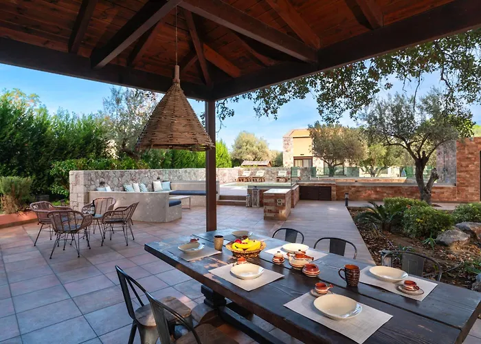 Estate Irianna 4 Bedroom Private Pool & 2 Bedroom Rhodes Villa *