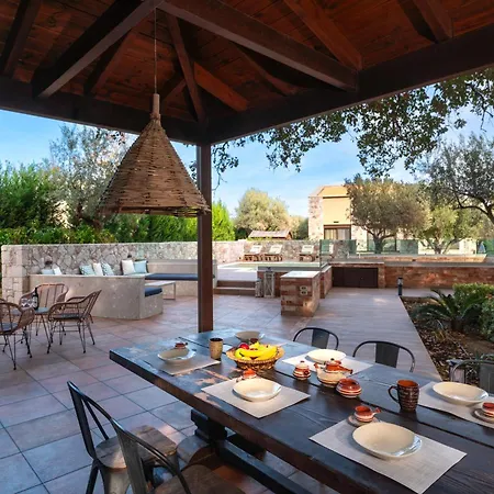Estate Irianna 4 Bedroom Private Pool & 2 Bedroom Rhodes Villa *